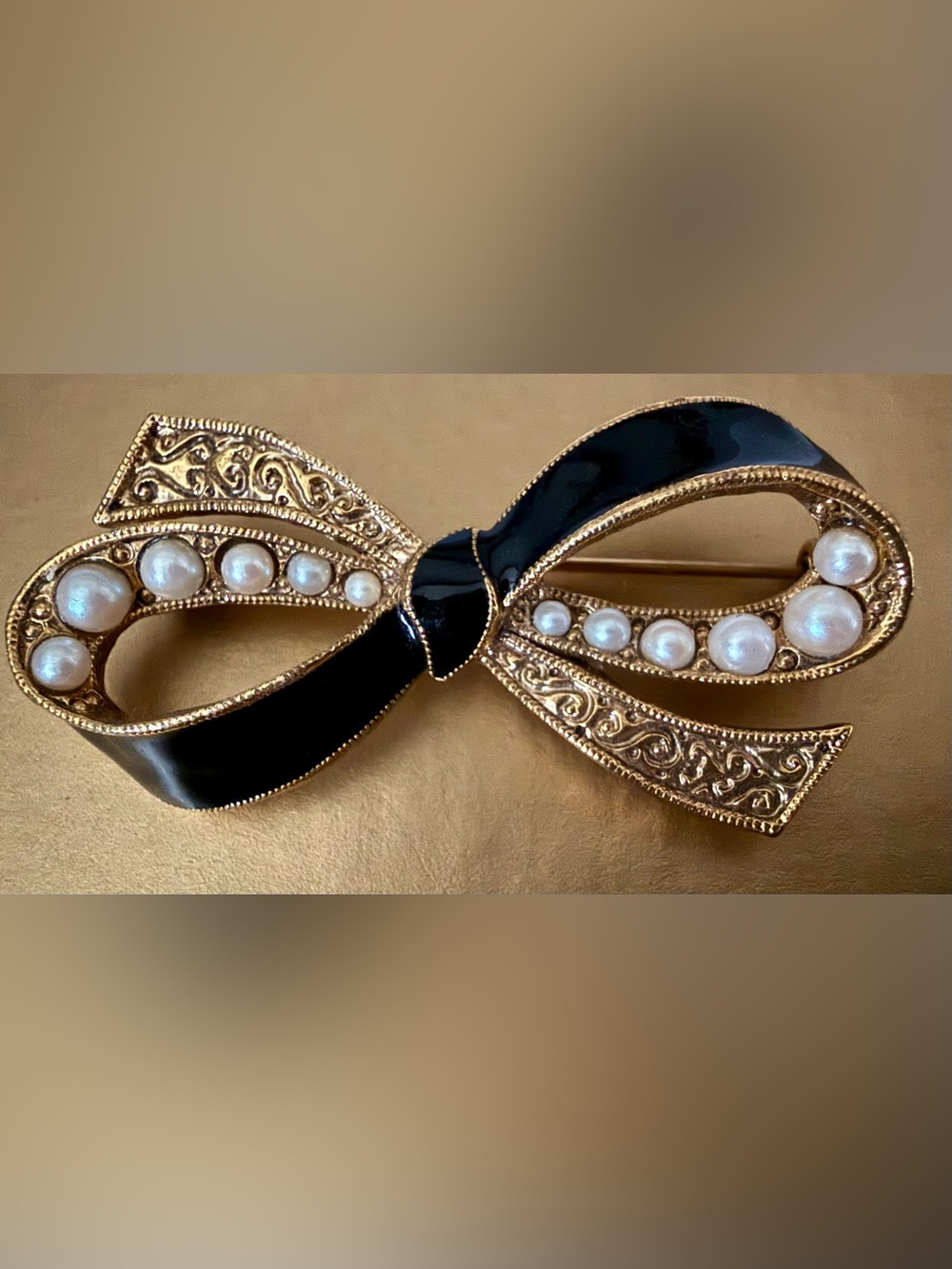 Vintage "1928 Jewelry" Ornate Gold Tone Black Enamel & Pearl Ribbon Bow Brooch